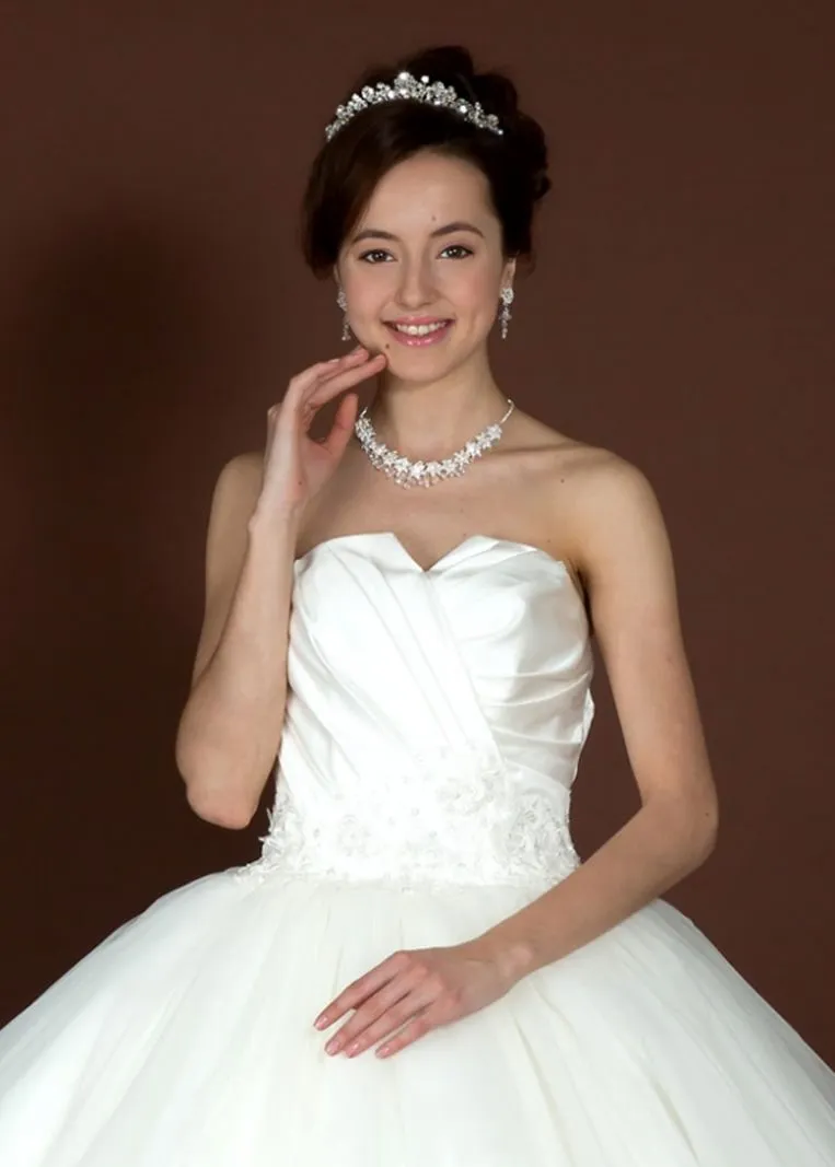 ---Magnificent Princess Style Wedding Dress with Vaporous Skirt and lots of Fabric Flowers as decoration--
