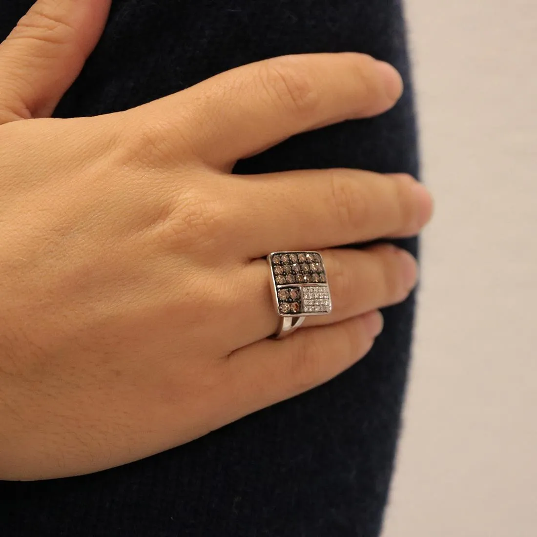 Anello in oro bianco con diamanti