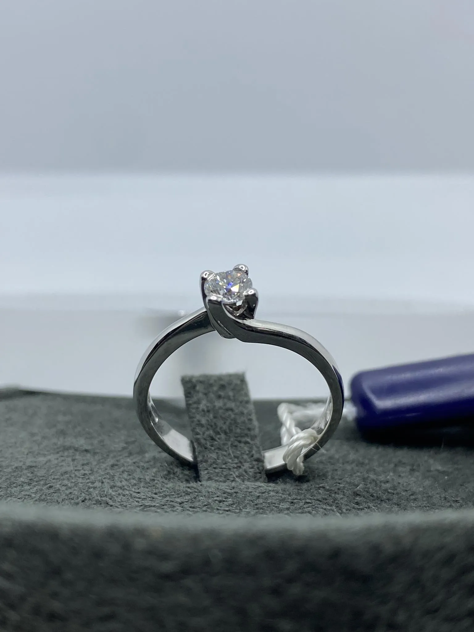 Anello Solitario Giorgio Visconti in oro Bianco e Brilante Ct. 0,31