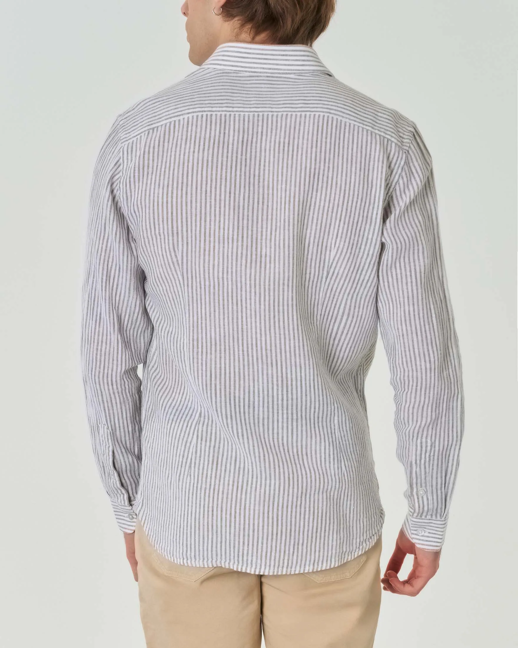 Camicia bastoncino bianca e verde militare a righe sottili in cotone e lino con colletto alla francese