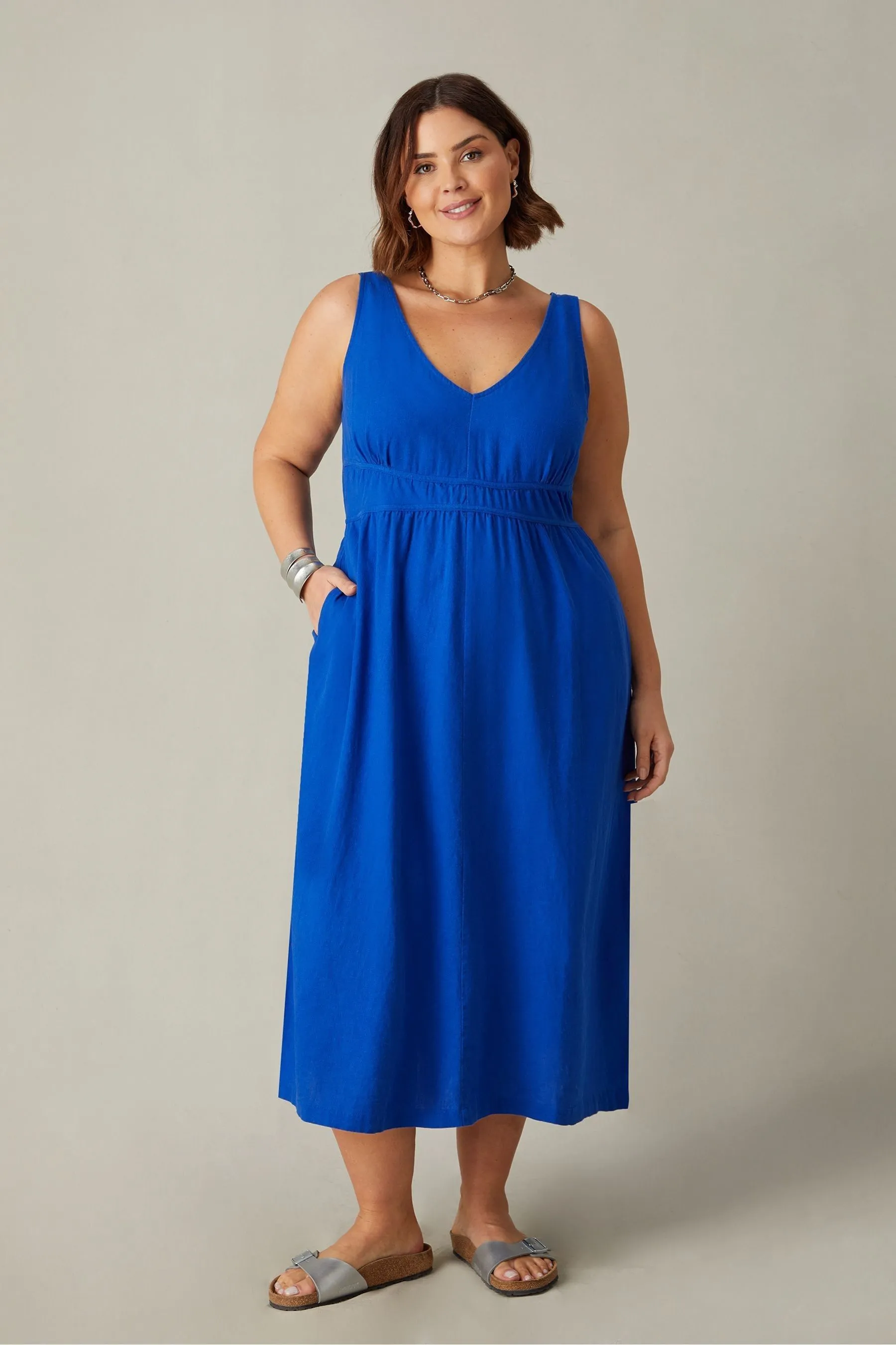 Live Unlimited Curve - Abito midi in misto lino con scollo a V
