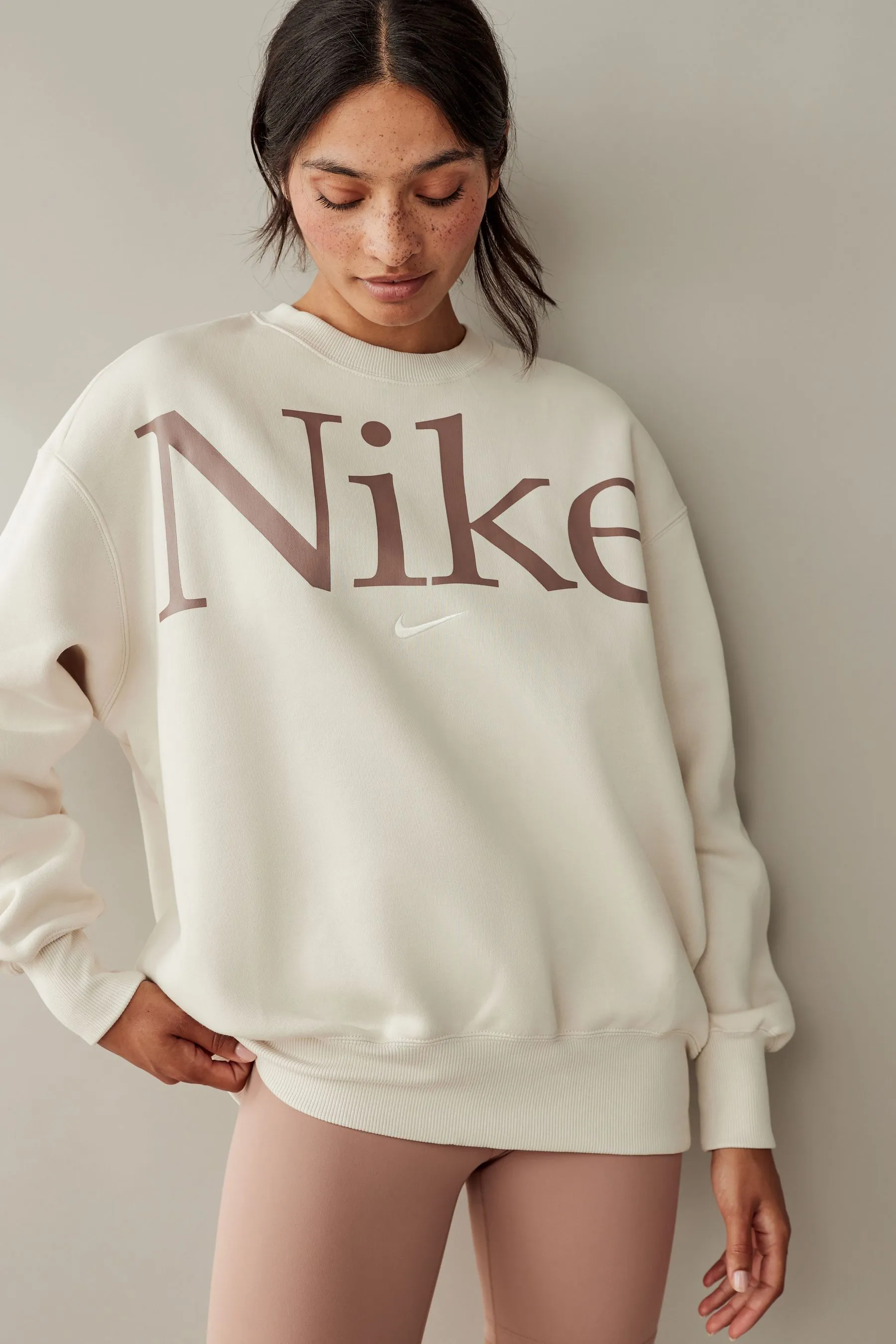 Nike - Felpa oversize Girocollo stile college    