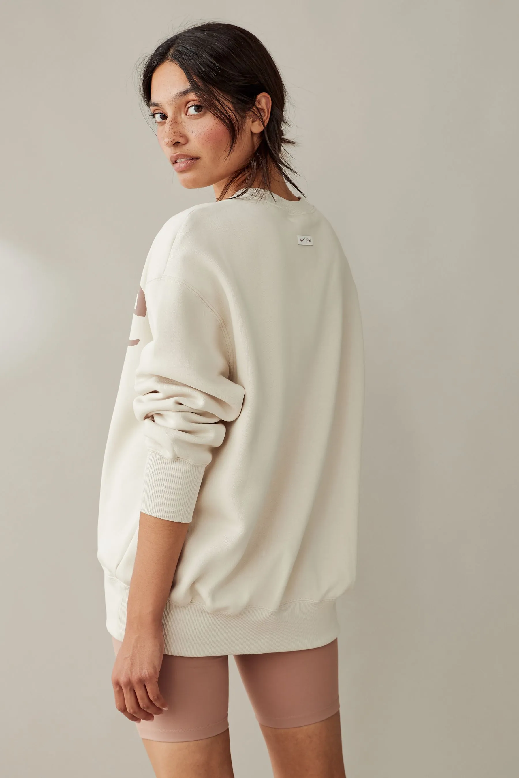 Nike - Felpa oversize Girocollo stile college    