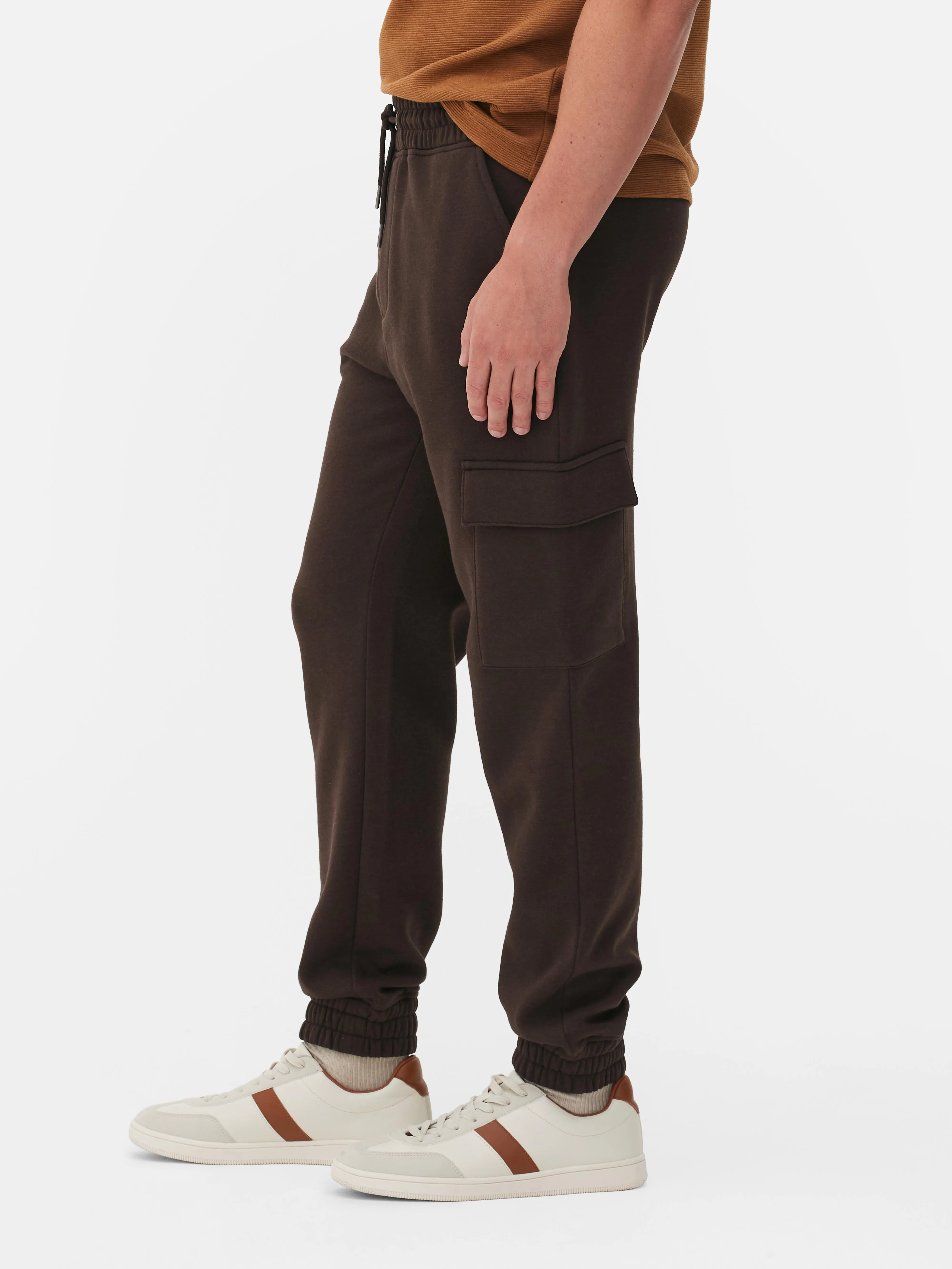 Pantaloni da tuta cargo con bordo risvoltato