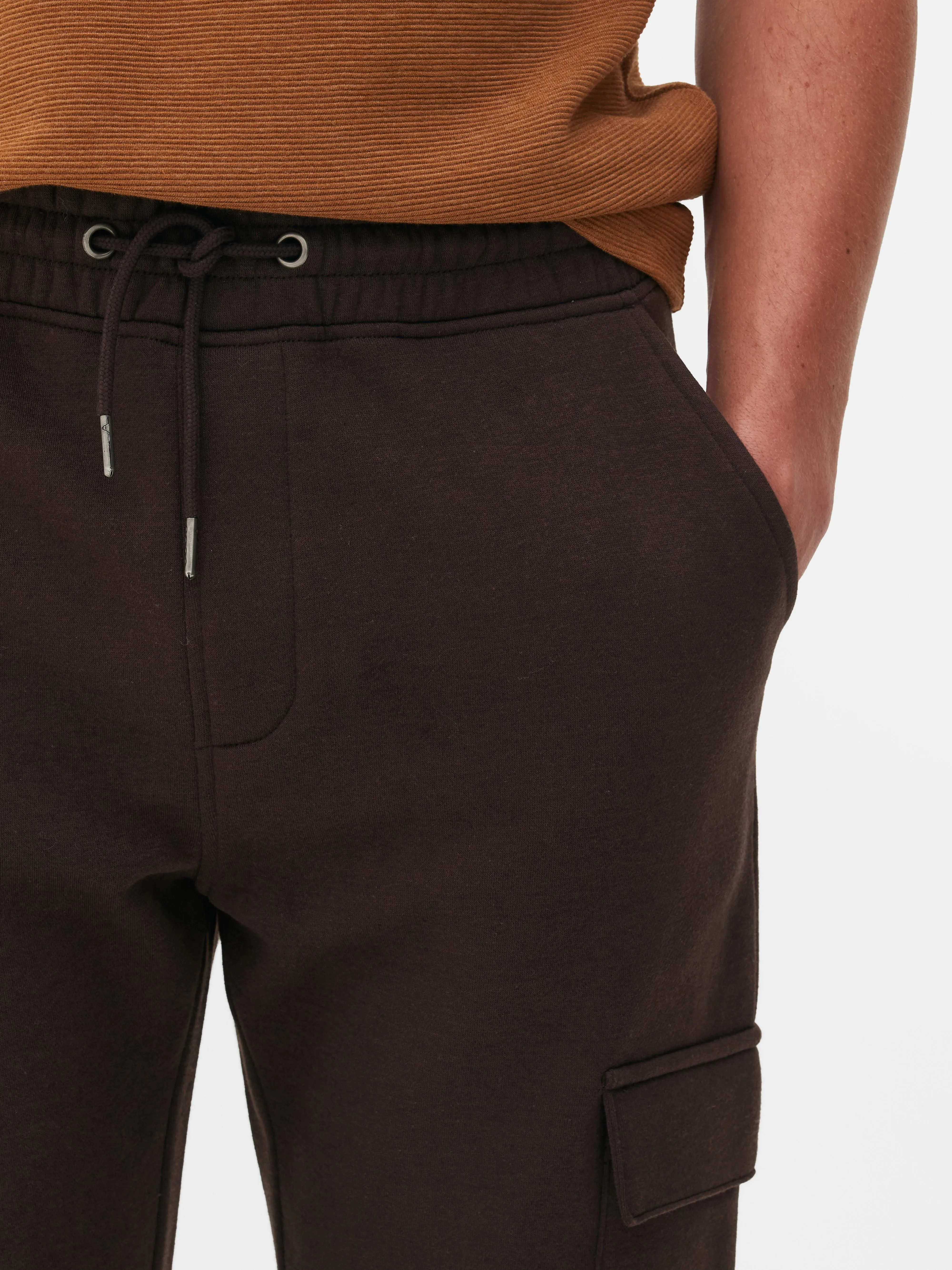 Pantaloni da tuta cargo con bordo risvoltato