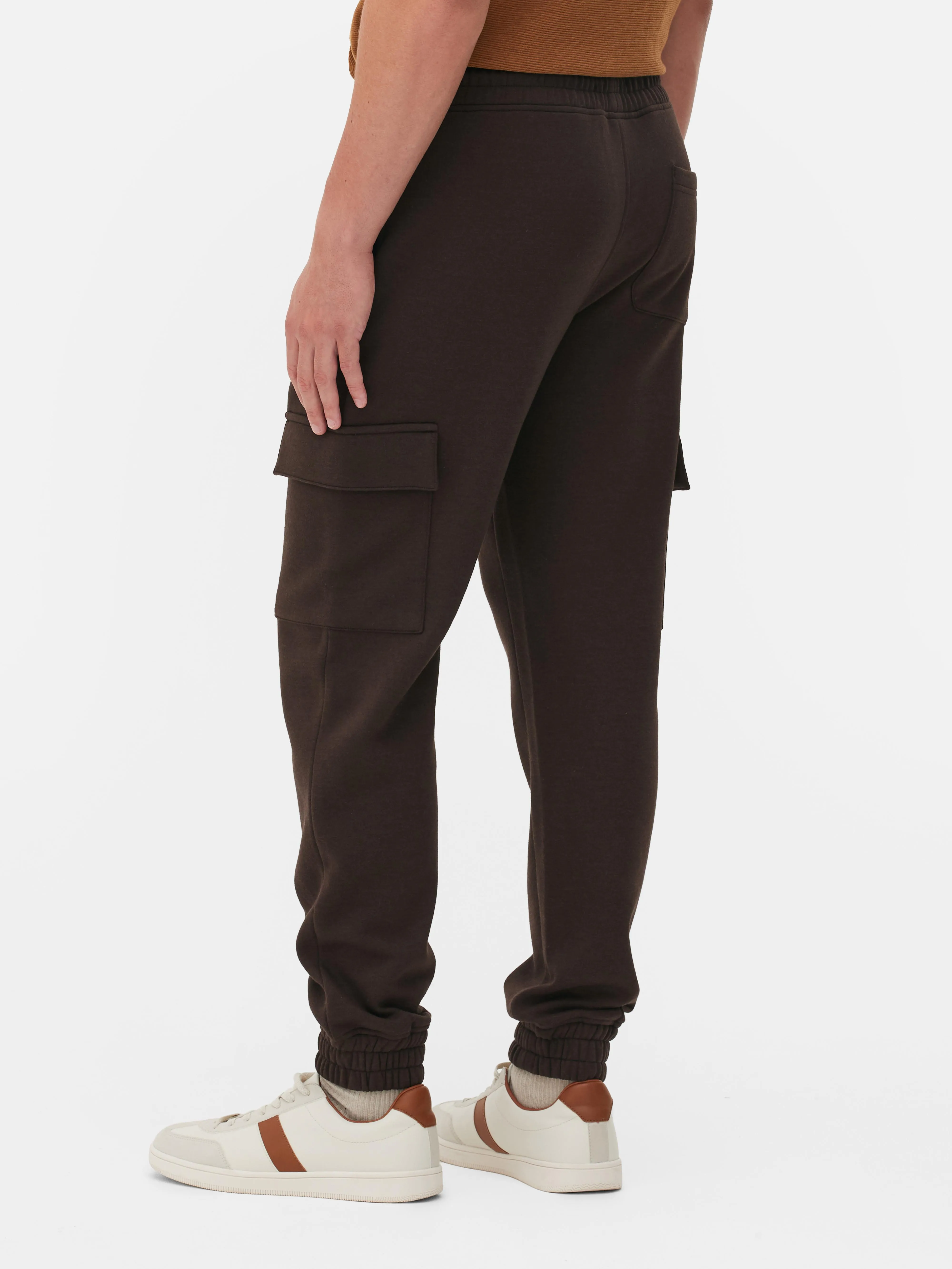 Pantaloni da tuta cargo con bordo risvoltato